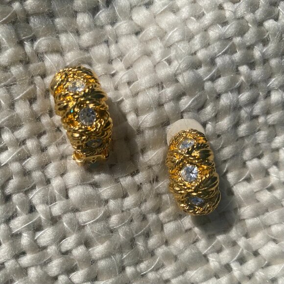 Joan Rivers VTG Gold Tone Clip On Rhinestone Ear Hug Hoop Earrings glam mobwife - Picture 1 of 9